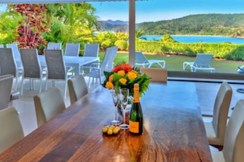 Bella Vista East 3 Luxury Ocean Views Large Flat Grassed Area + Buggy - Hervey Bay Accommodation 0