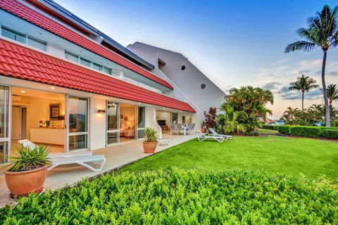 Bella Vista East 3 Luxury Ocean Views Large Flat Grassed Area + Buggy - Hervey Bay Accommodation 2