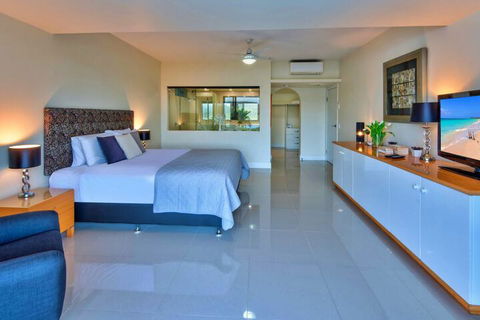 Bella Vista East 3 Luxury Ocean Views Large Flat Grassed Area + Buggy - Hervey Bay Accommodation 7