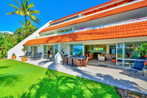 Bella Vista East 3 Luxury Ocean Views Large Flat Grassed Area + Buggy - Hervey Bay Accommodation 1