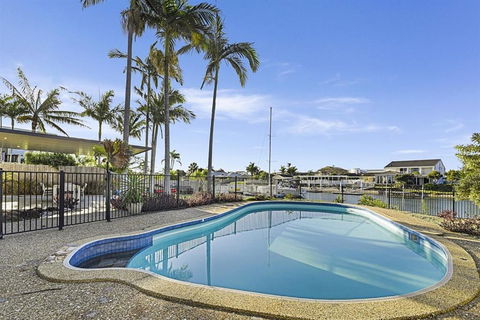 CANAL HOME NEAR MOOLOOLABA Kooringal - Hervey Bay Accommodation 6
