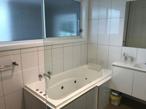 BEACHPOINT COTTAGE - Hervey Bay Accommodation 1