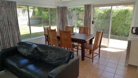 BEACHPOINT COTTAGE - Hervey Bay Accommodation 3