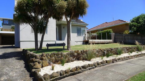 BEACHPOINT COTTAGE - Hervey Bay Accommodation 2