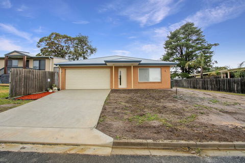 V & V Family Dream Away - Hervey Bay Accommodation 1