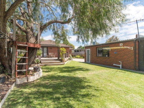 Family Foreshore Favourite - Hervey Bay Accommodation 4