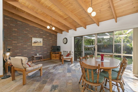 Peaceful Retreat Surf Side PET Friendly - Hervey Bay Accommodation 1