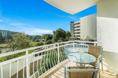 2 Bedroom Alex Unit Ocean Pool & Park Views - Hervey Bay Accommodation 3