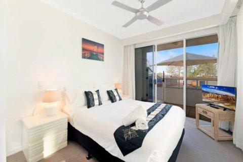2 Bedroom Alex Unit Ocean Pool & Park Views - Hervey Bay Accommodation 6