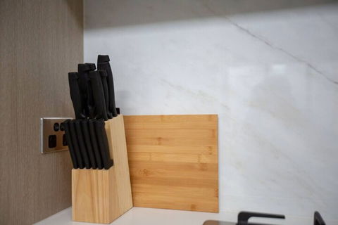 Taste Of Art! Stunning Townhouse Stayatmoonee Ponds - Tourism Hervey Bay 2