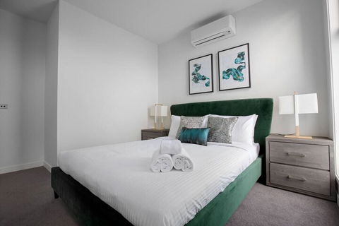 Taste Of Art! Stunning Townhouse Stayatmoonee Ponds - Tourism Hervey Bay 4