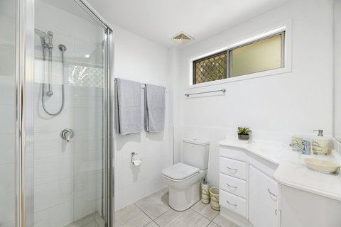 Noosa Heads Beach Getaway Unit 3 Yaringa 29 Noosa Drive - Hervey Bay Accommodation 1