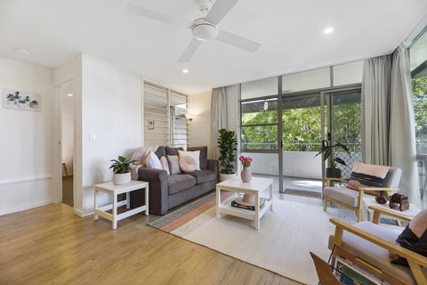 Noosa Heads Beach Getaway Unit 3 Yaringa 29 Noosa Drive - Hervey Bay Accommodation 2