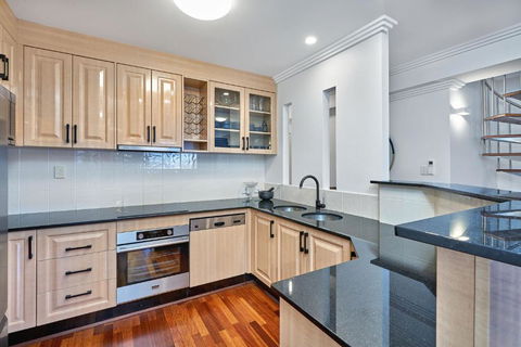 Belle Escapes Luxury Cairns Penthouse With Ocean Views 903 - Hervey Bay Accommodation 4