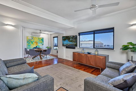 Belle Escapes Luxury Cairns Penthouse With Ocean Views 903 - Hervey Bay Accommodation 6