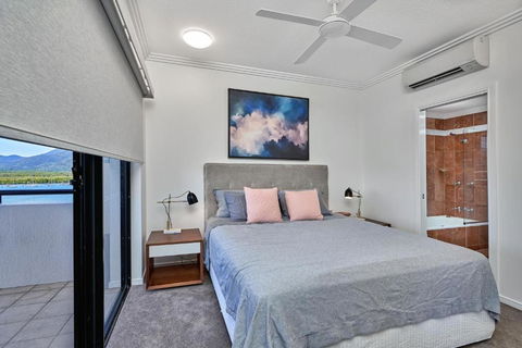 Belle Escapes Luxury Cairns Penthouse With Ocean Views 903 - Hervey Bay Accommodation 3