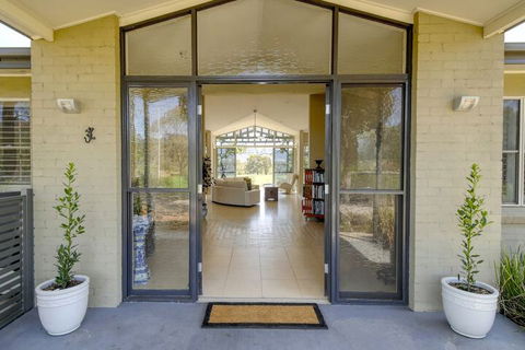 Belle Bois, Capertee Valley - Hervey Bay Accommodation 2