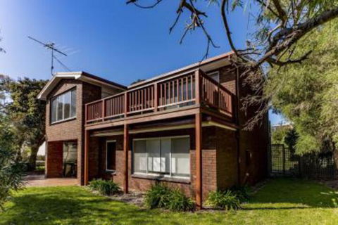 HIP NAUTIC 100 Metres To Beach - Hervey Bay Accommodation 4