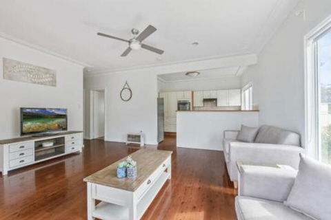 Mitchell Pde 71 Mollymook - Hervey Bay Accommodation 5