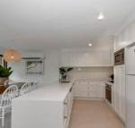 BEAUTIFULLY RENOVATED OCEANSIDE APARTMENT Lamer 9 - Hervey Bay Accommodation