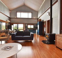 Kelman Cottage tucked away with pool  native wildlife - Hervey Bay Accommodation