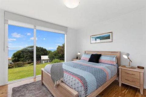 COASTAL HAVEN Panoramic Ocean Views - Hervey Bay Accommodation 3