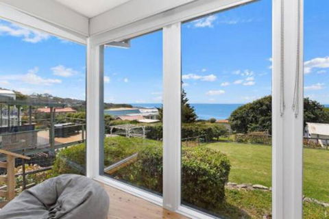 COASTAL HAVEN Panoramic Ocean Views - Hervey Bay Accommodation 4