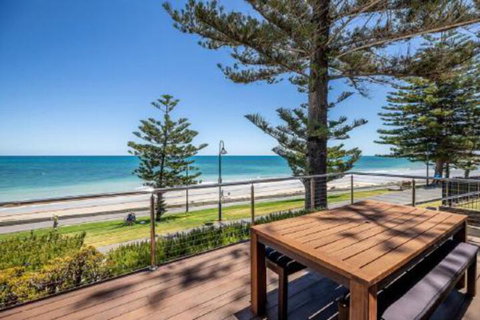 ULTIMA At The Bay Glenelg Absolute Beachfront - Hervey Bay Accommodation 4