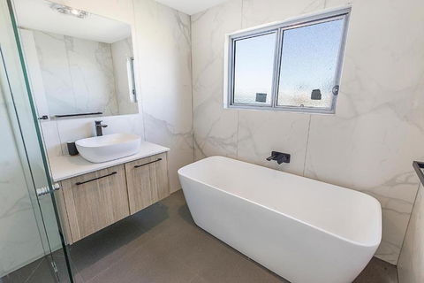 Anchored Access To The Gippsland Lakes - Hervey Bay Accommodation 1