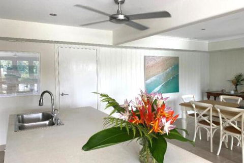 Absolute Lakefront Port Douglas - Hervey Bay Accommodation 4