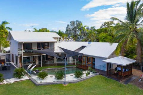 Absolute Lakefront Port Douglas - Hervey Bay Accommodation 5