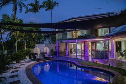 Absolute Lakefront Port Douglas - Hervey Bay Accommodation 2