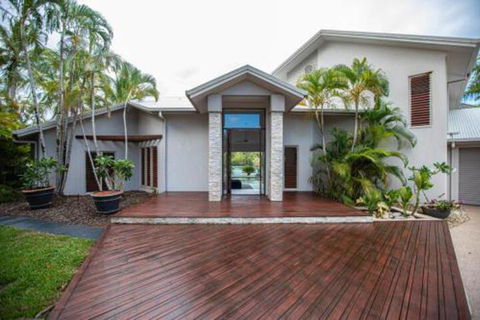 Absolute Lakefront Port Douglas - Hervey Bay Accommodation 7