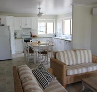 2 51 Carlo Road Rainbow Beach Pets welcome Air conditioning Walk to the shops - Hervey Bay Accommodation