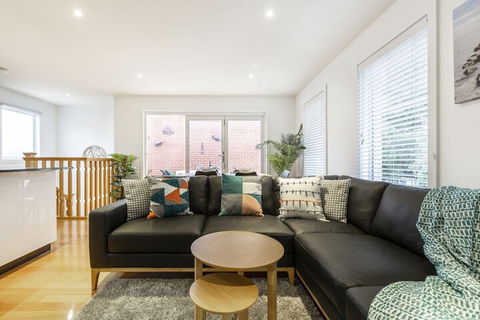Tranquil Townhouse In Port Melbourne - Hervey Bay Accommodation 6