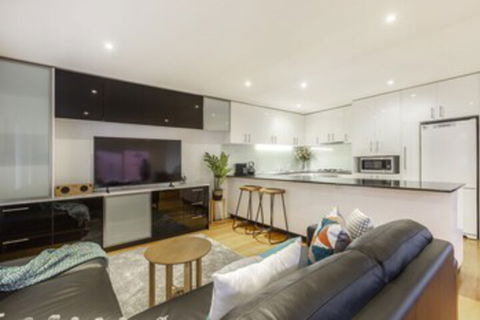 Tranquil Townhouse In Port Melbourne - Hervey Bay Accommodation 0