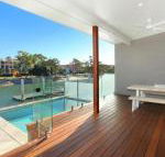 Culbara 23b Modern 5 Bedroom Townhouse on Canal with Plunge Pool Pontoon  Aircon - Hervey Bay Accommodation