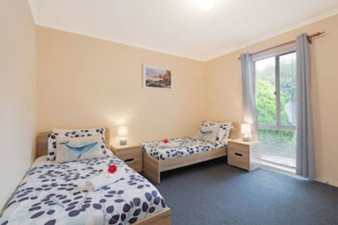 Pelican Lake Holiday House - Hervey Bay Accommodation 0