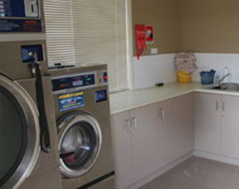 Cosmos Country Motor Inn - Hervey Bay Accommodation 5