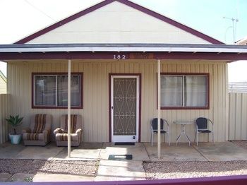 Aussie Bacon & Eggs Cottages - Hervey Bay Accommodation 0