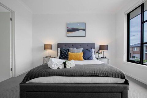 108spacious Point Cook Estate4br2btdoublegarage - Hervey Bay Accommodation 4