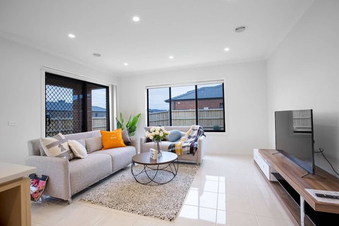 108spacious Point Cook Estate4br2btdoublegarage - Hervey Bay Accommodation 7
