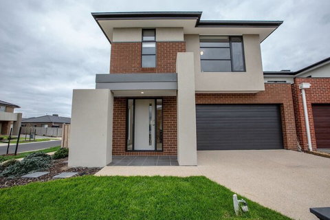 108spacious Point Cook Estate4br2btdoublegarage - Hervey Bay Accommodation 2