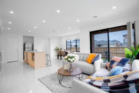 108spacious Point Cook Estate4br2btdoublegarage - Hervey Bay Accommodation 0
