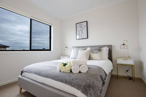 108spacious Point Cook Estate4br2btdoublegarage - Hervey Bay Accommodation 3