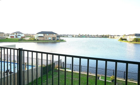 Waterfront Villa In Sanctuary Lakes - Hervey Bay Accommodation 2