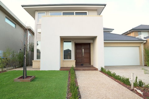 Waterfront Villa In Sanctuary Lakes - Hervey Bay Accommodation 1