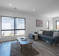 Comfy And Warm Home In Point Cook - Hervey Bay Accommodation