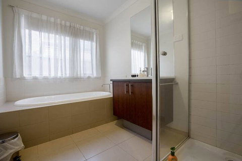 Lightful Charming House With Free Parking - Hervey Bay Accommodation 6