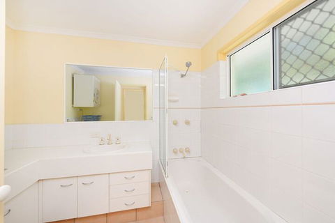 Sunbright 2/5 Petrel Street - Hervey Bay Accommodation 5